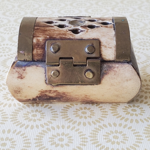 Camel Bone and Brass Vintage Trinket Box - Picture 3 of 11